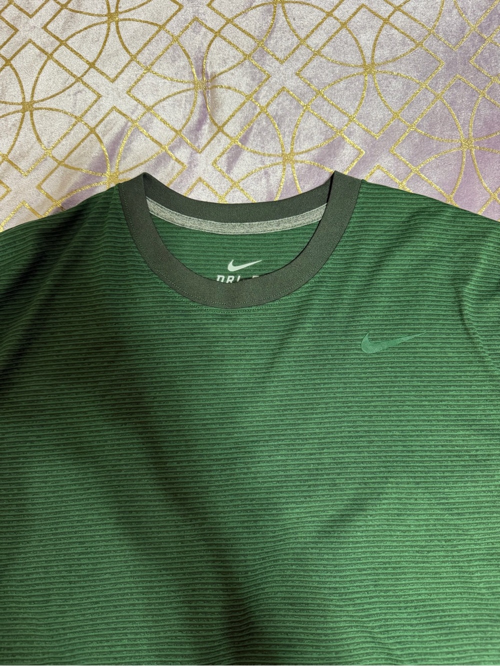 💥 MENS Nike Dri-FIT Green Striped Performance Tee - Picture 7 of 10
